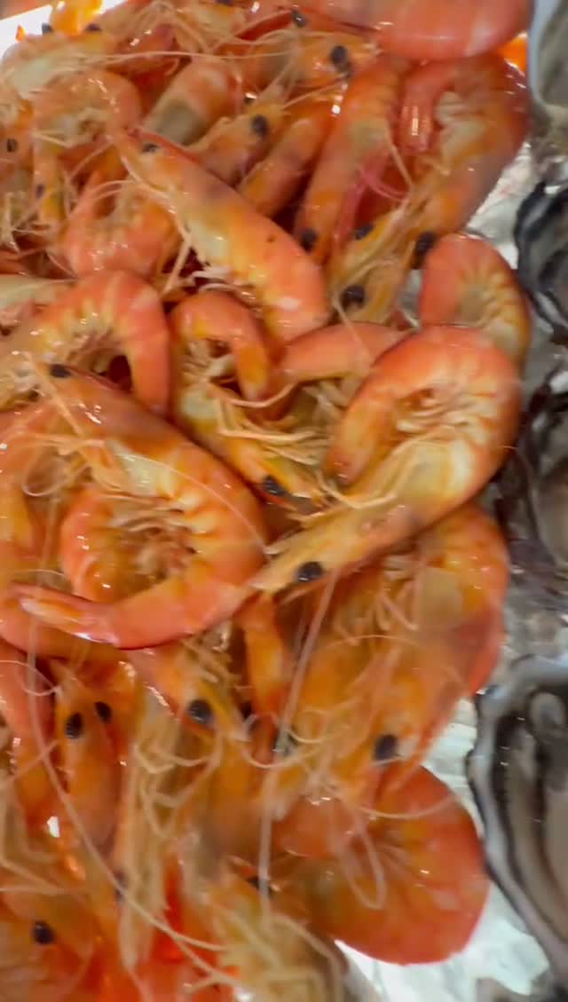 Fresh prawns on ice